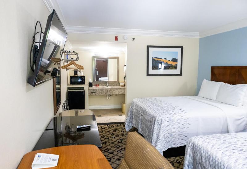 Suite with Two Queen Beds - Non-Smoking image 4