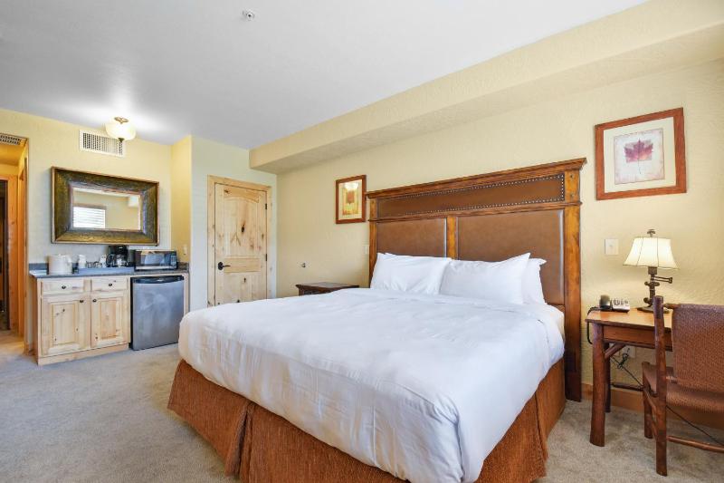 Standard Double Room image 2
