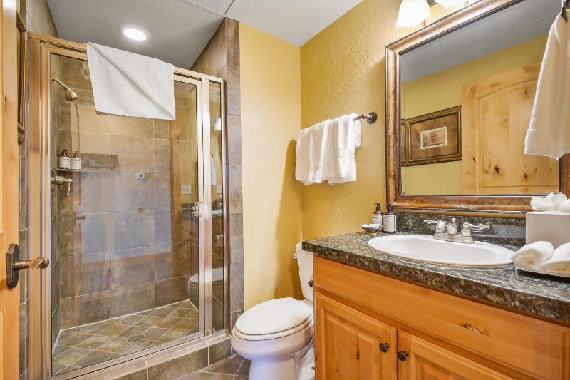 Luxury Three-Bedroom Suite image 4
