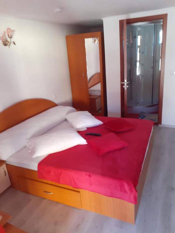 Double Room with Private Bathroom image 1