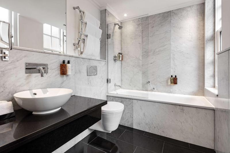 Collection Deluxe Room image 2