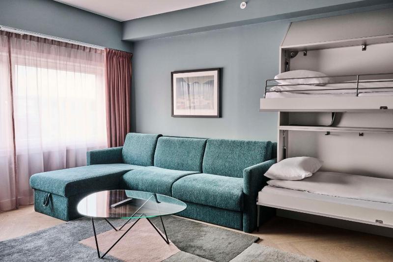 Junior Suite with Harbor View image 3