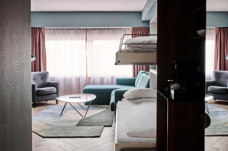 Junior Suite with Harbor View image 1
