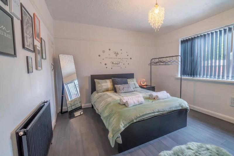 Entire home in Nottingham - image 15