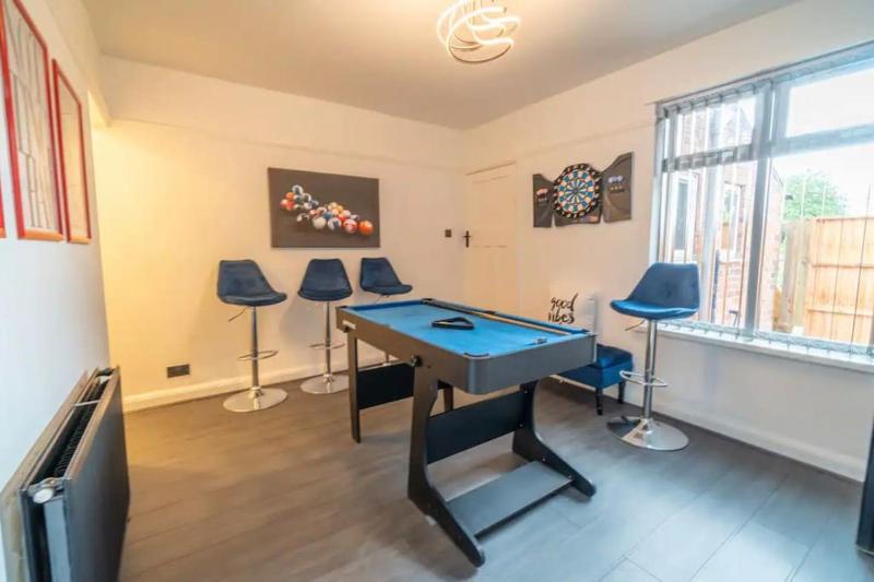 Entire home in Nottingham - image 21