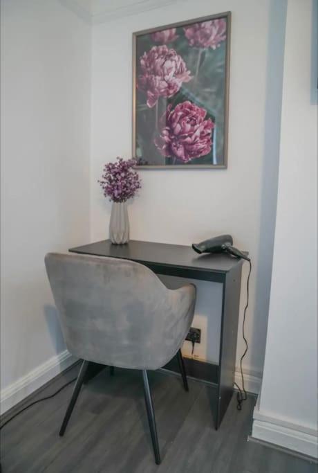 Entire home in Nottingham - image 20