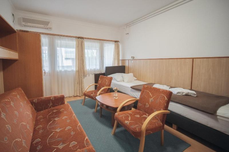 Comfort Twin Room with Extra Bed image 1