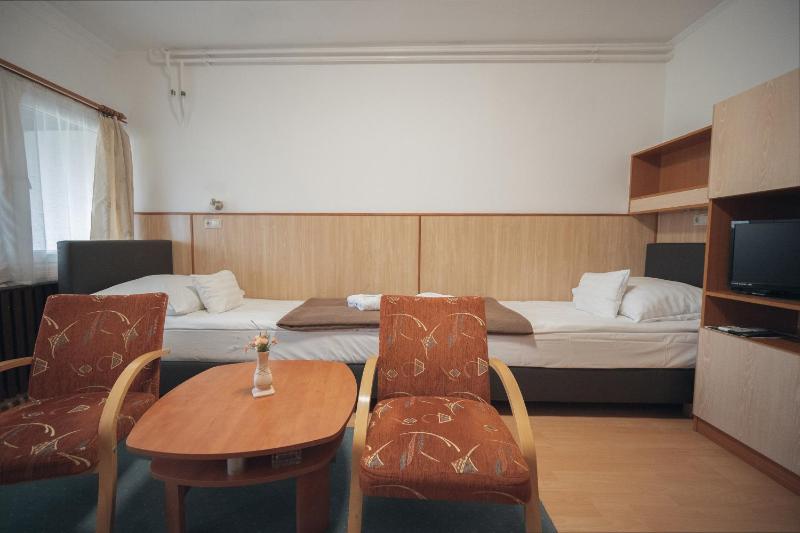 Comfort Twin Room with Extra Bed image 3