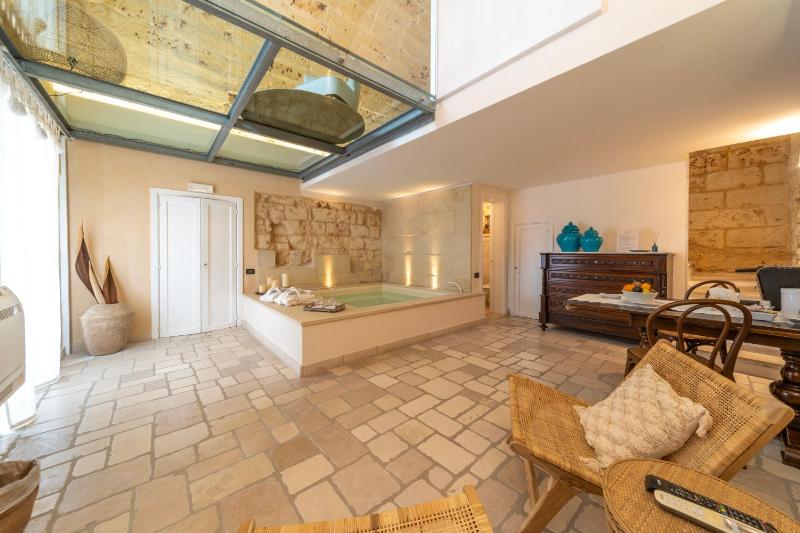 Deluxe Suite with En-suite Pool and Sea View image 4
