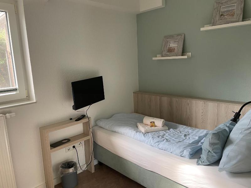 Single Room image 4
