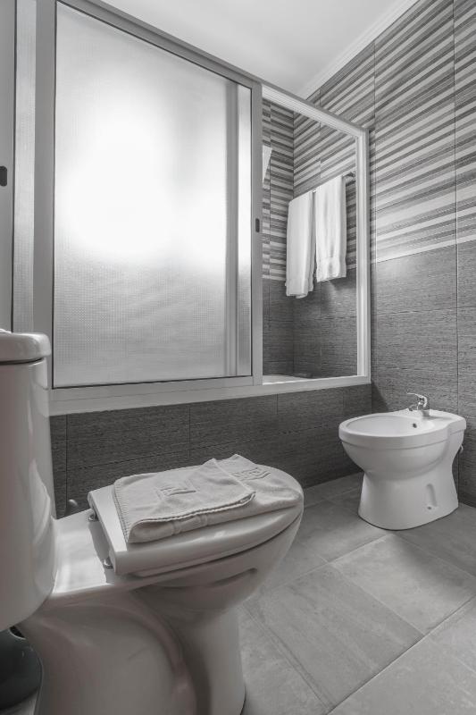 Double Room with Private Bathroom image 1