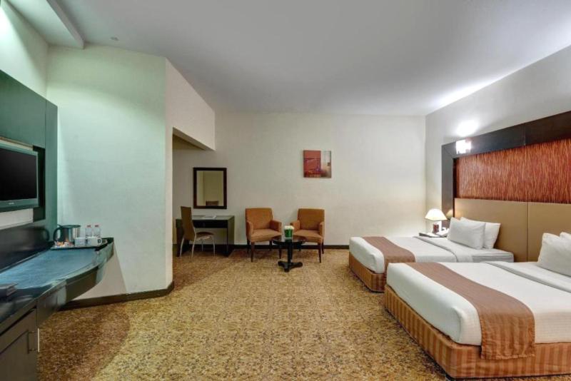Twin Room with Al Qasba View  image 3