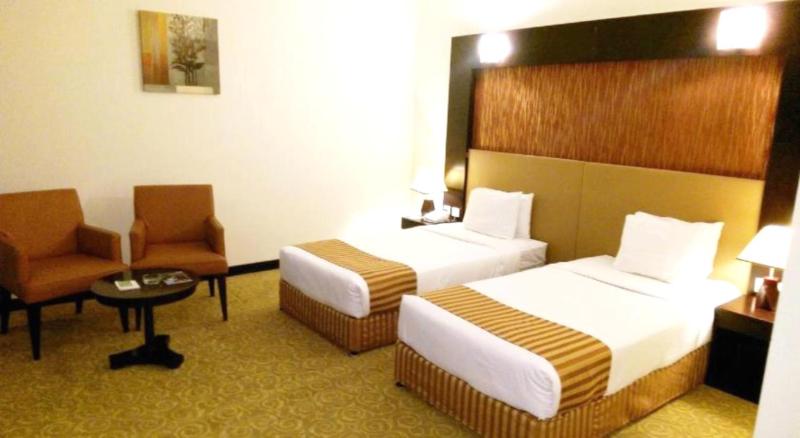 Twin Room with Al Qasba View  image 4