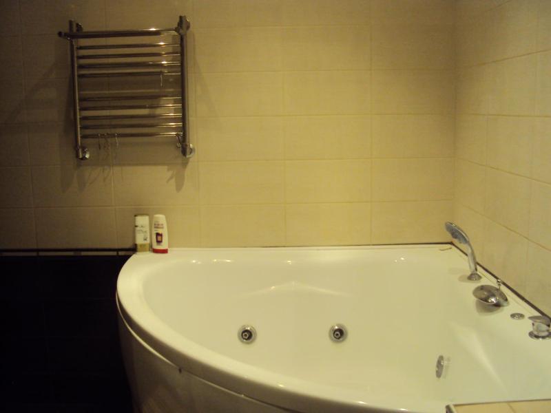 Double Room with Shared Bathroom image 1