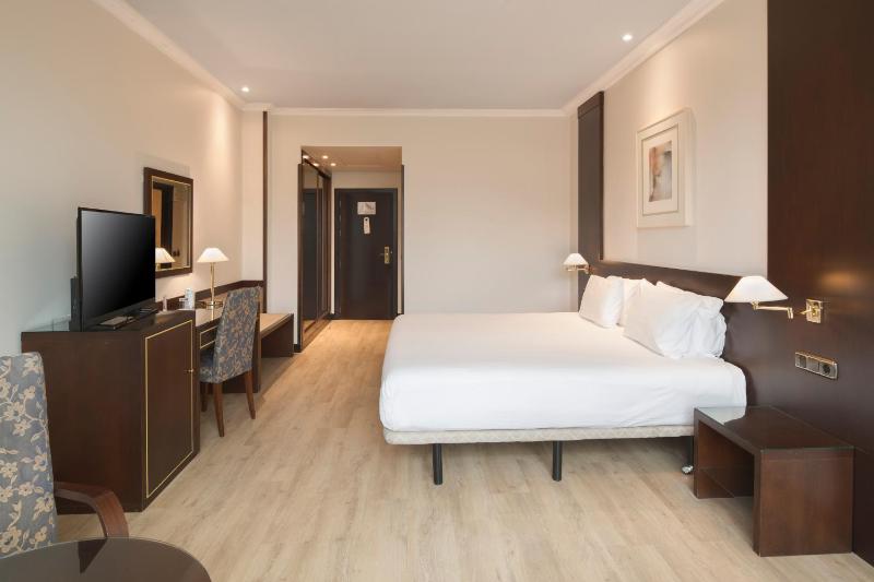 Standard Double or Twin Room image 3