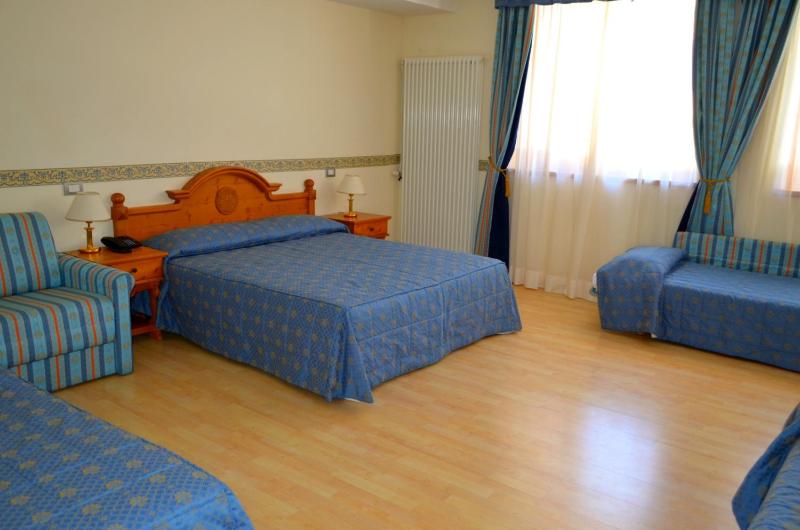 Triple Room image 3