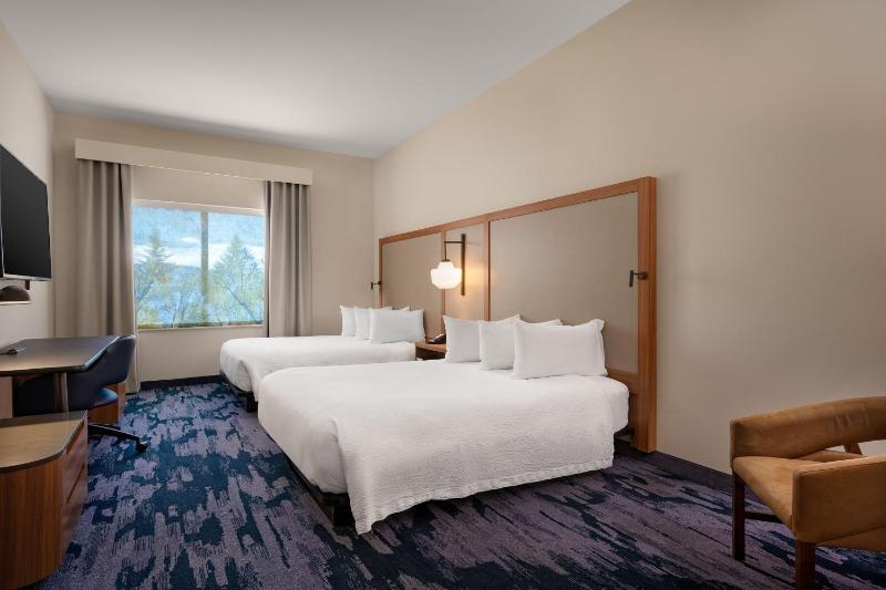 Queen Room - Mobility Accessible with Tub image 1