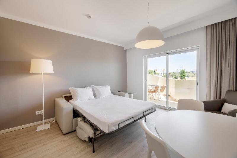 Superior Apartment image 2