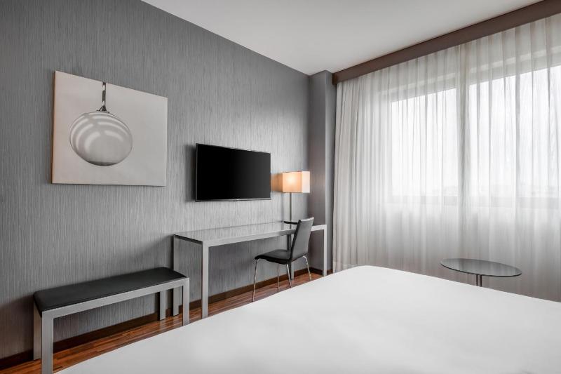 Standard Free Wifi, Guest room, 1 King image 4