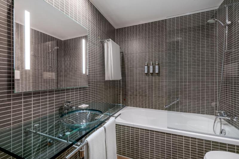 Standard Free Wifi, Guest room, 2 Twin/Single Bed(s) image 2