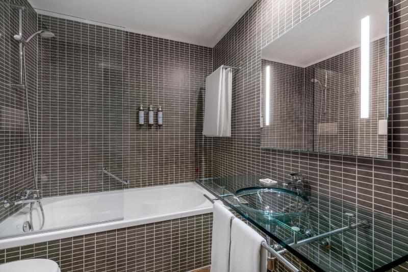Standard Free Wifi, Guest room, 2 Twin/Single Bed(s) image 3