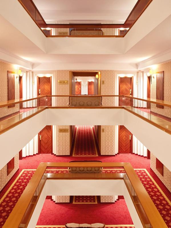 Superior Double or Twin Room with Balcony and Park View image 1