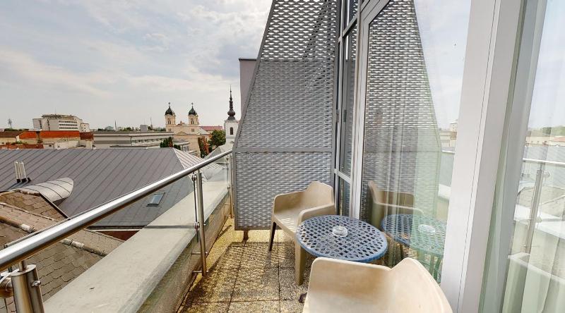 Deluxe Double Room with Balcony image 2