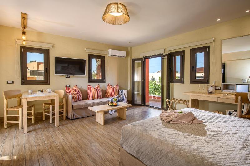 Premium Room with Sea View image 4