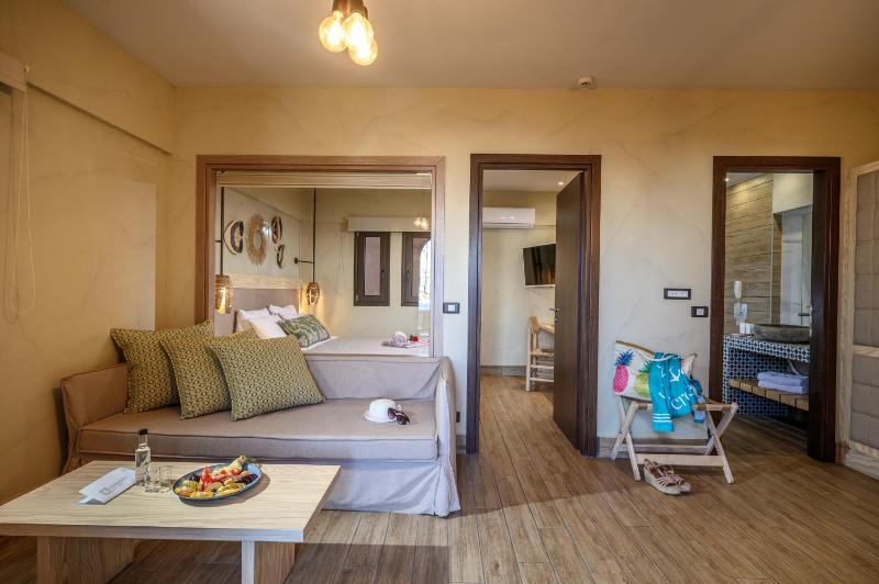 Luxury One Bedroom Suite with Inland View image 3