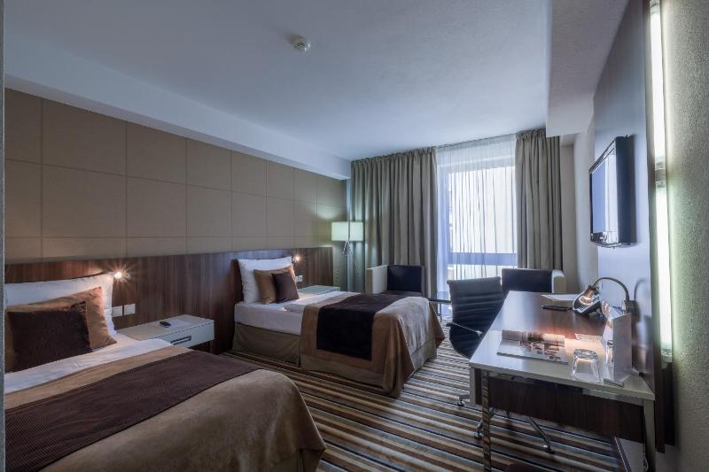 Double or Twin Room image 3