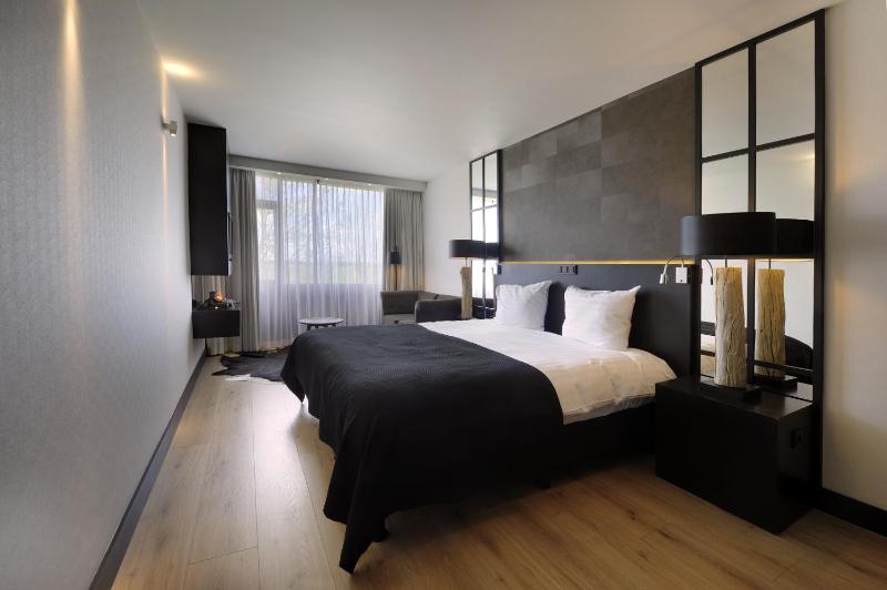 Standard Room with Fireplace image 1