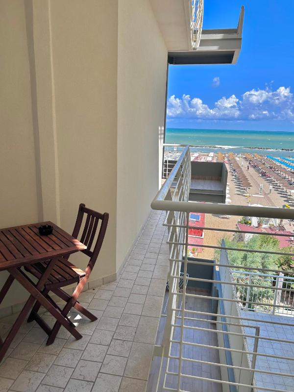 Double Room with Sea View image 1