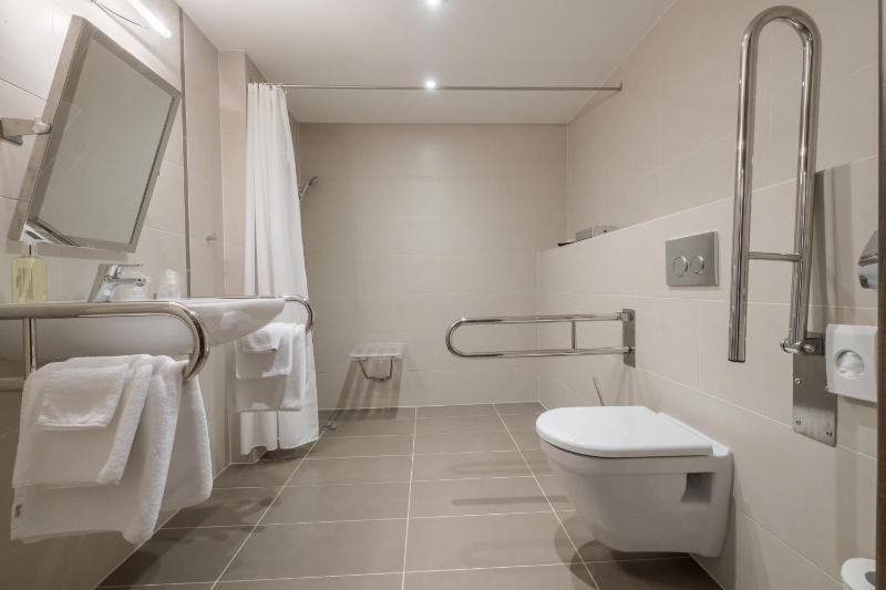 Twin Room - Disability Access image 3