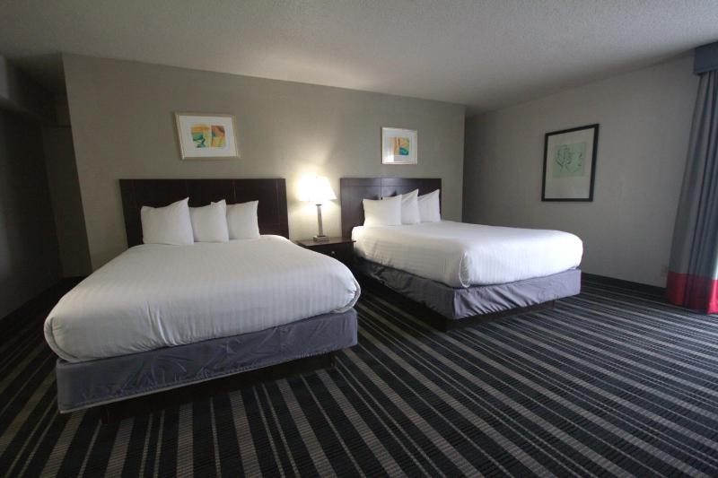 Queen Room with Two Queen Beds image 3