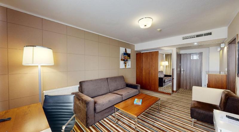 Executive Suite image 3
