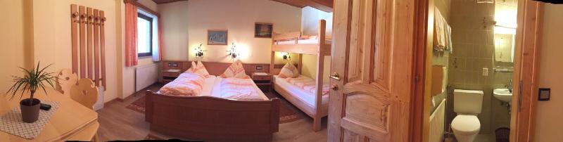 Classic Triple Room image 3