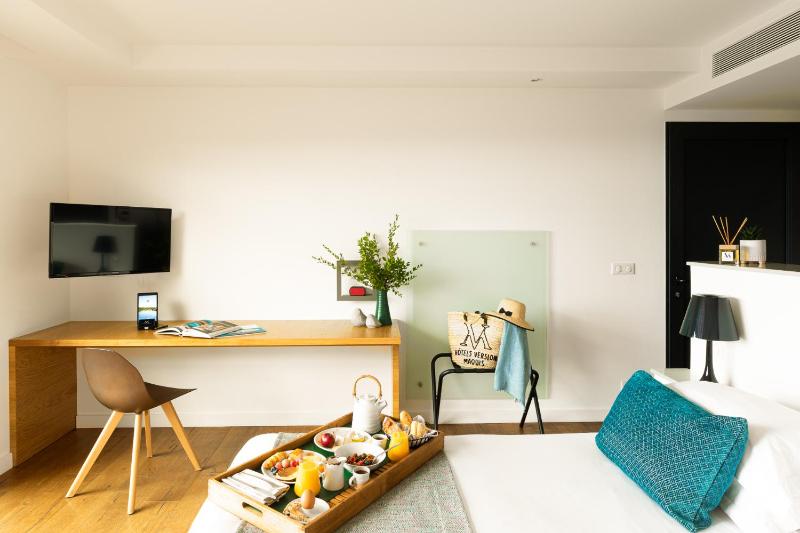 Deluxe Double Room image 4