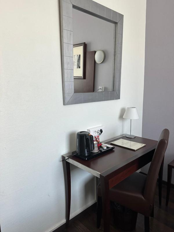 Twin Room image 4