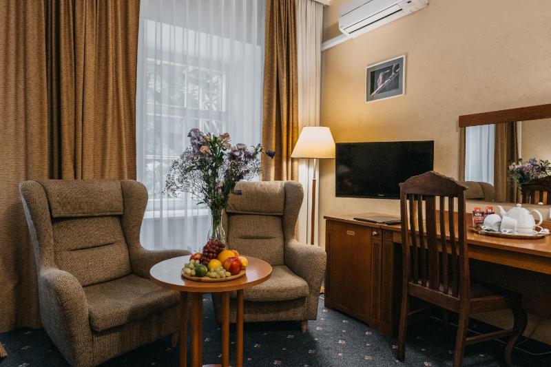Luxury Double or Twin Room image 4