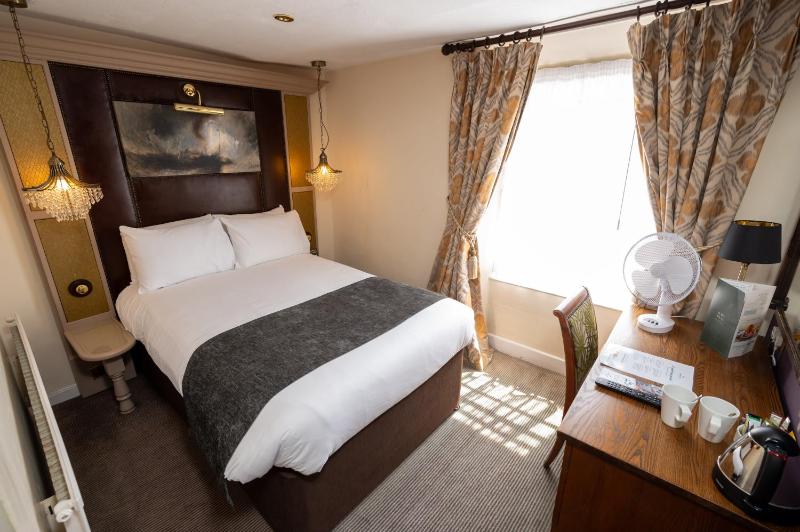 Small Double Room image 1