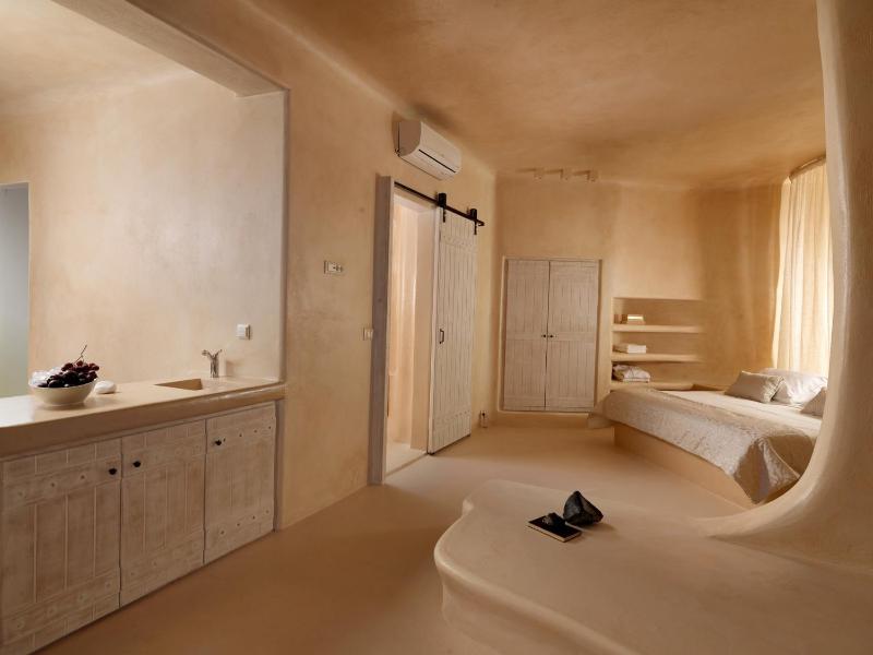 Honeymoon Villa with Private Outdoor Pool image 3