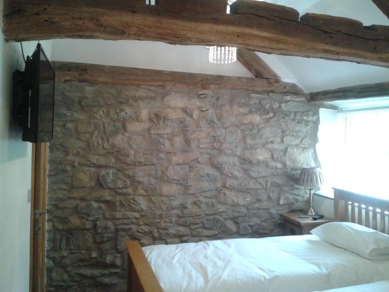 Twin Room with Shower image 3