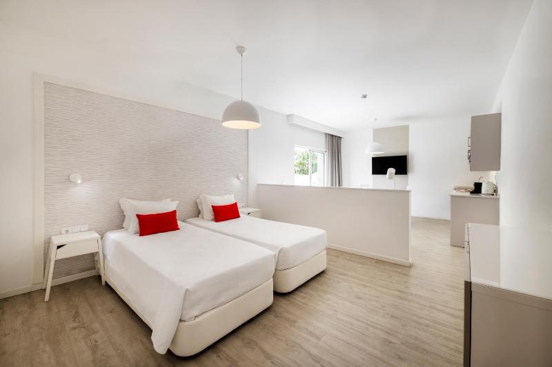 Premium Studio with Direct Garden Access image 4