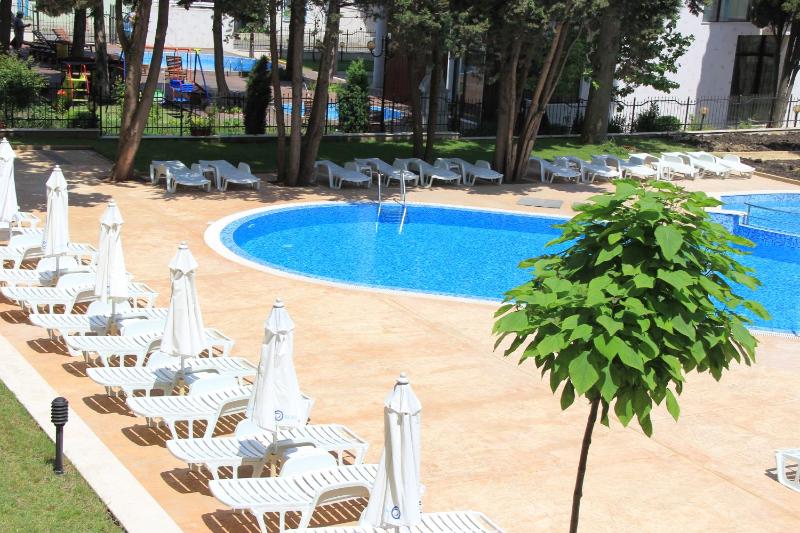 Studio with Balcony and Pool View image 1