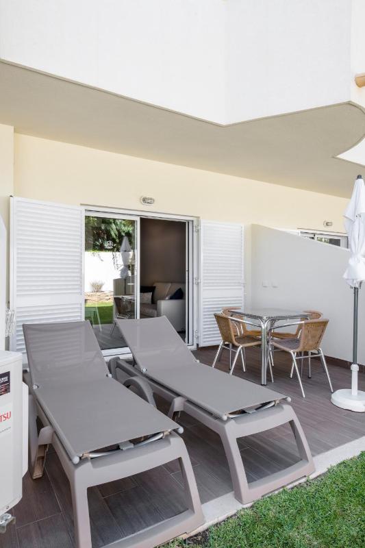 Premium One-Bedroom Apartment with Direct Garden Access image 3