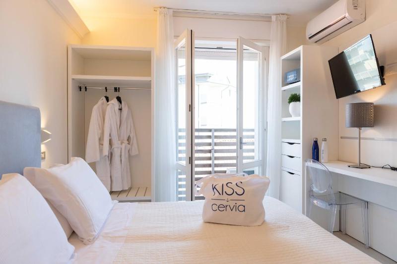 Standard Quadruple Room image 3