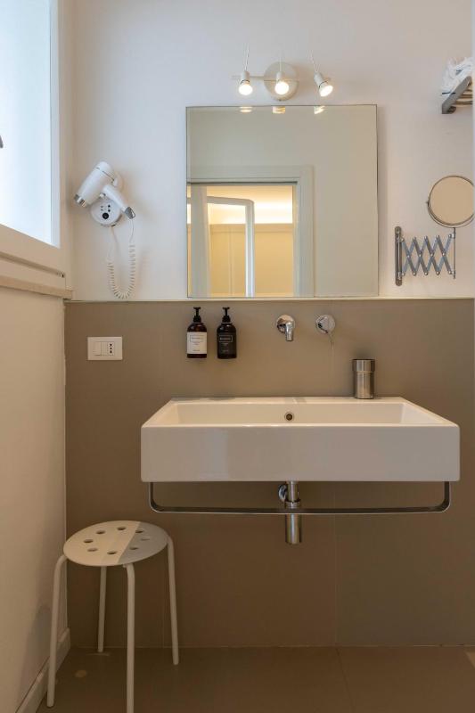 Double or Twin Room with Sea View image 4