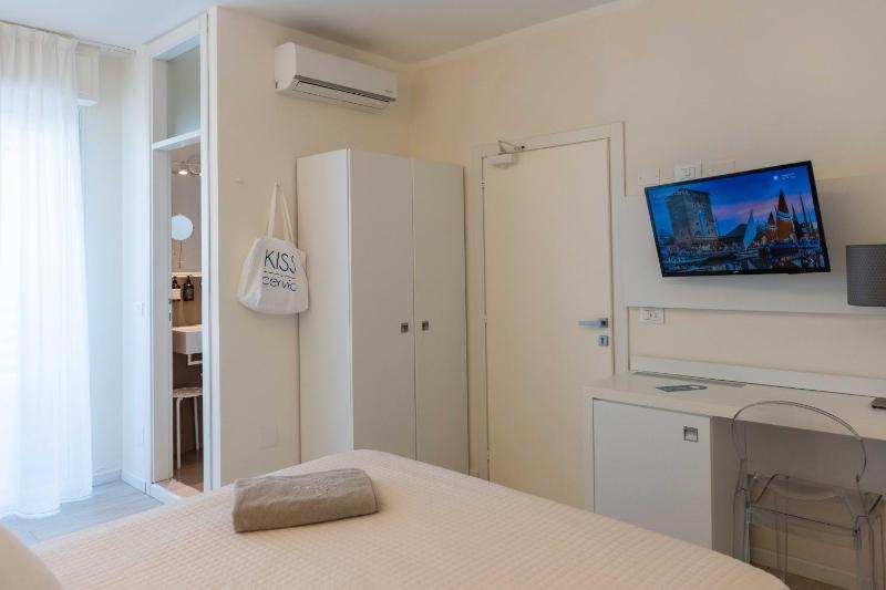 Double or Twin Room with Sea View image 2