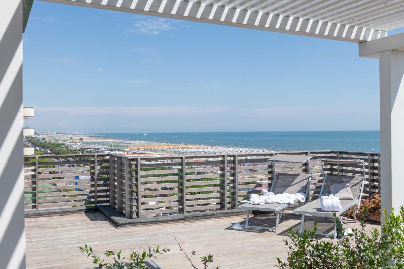 Single Room with Sea View image 2