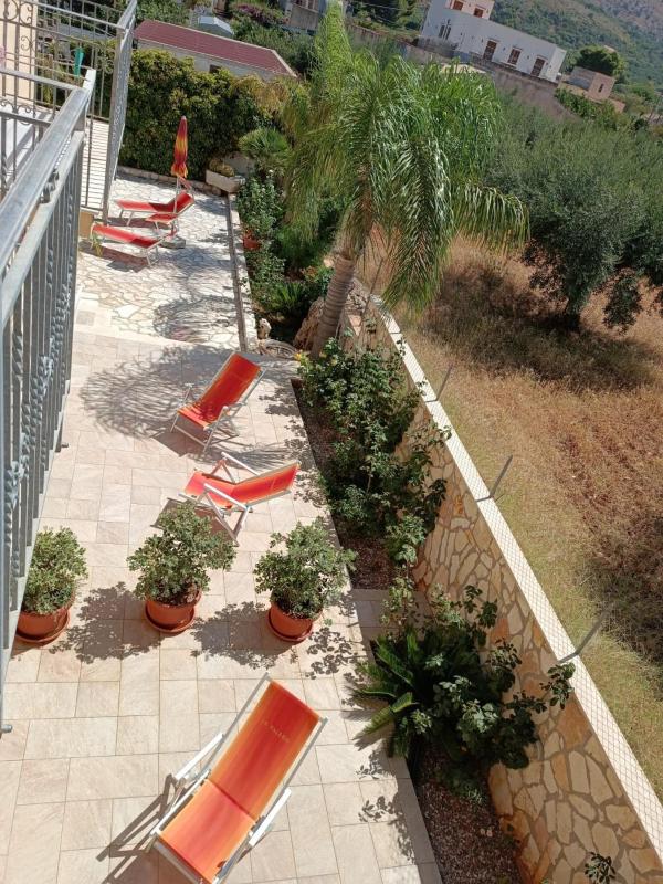 Superior Triple Room with Patio  image 1